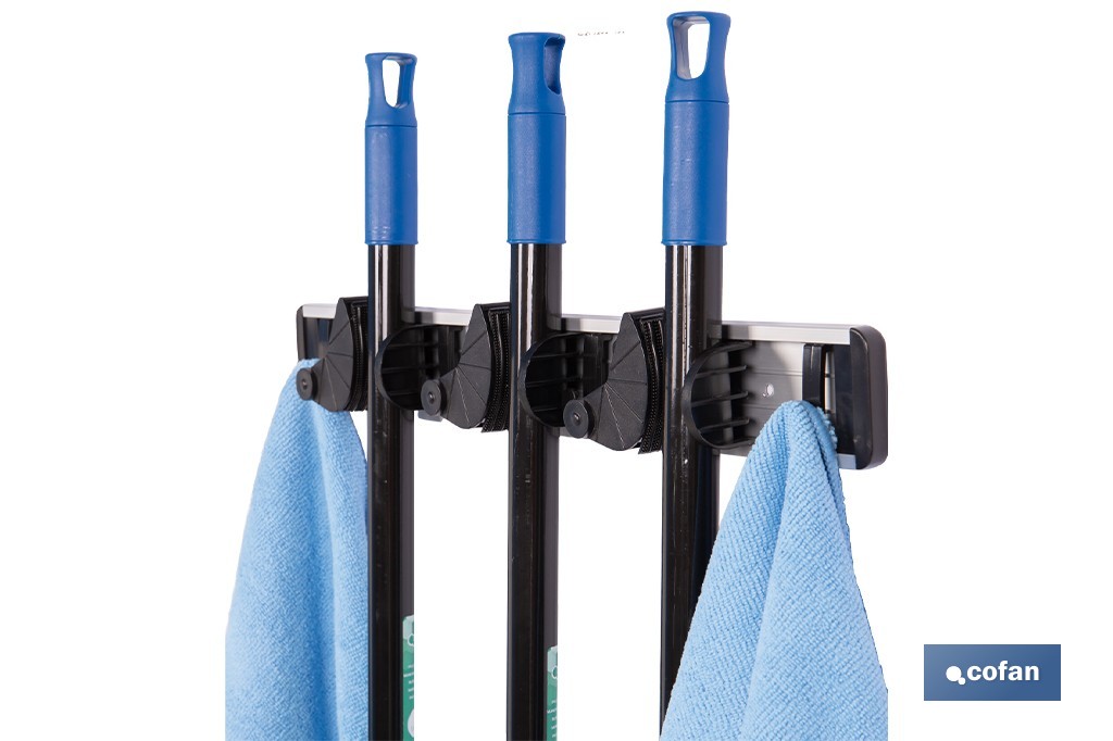 ORGANIZADOR DE ESCOBAS CON 3 ESPACIOS AJUSTABLES  Y 4 GANCHOS